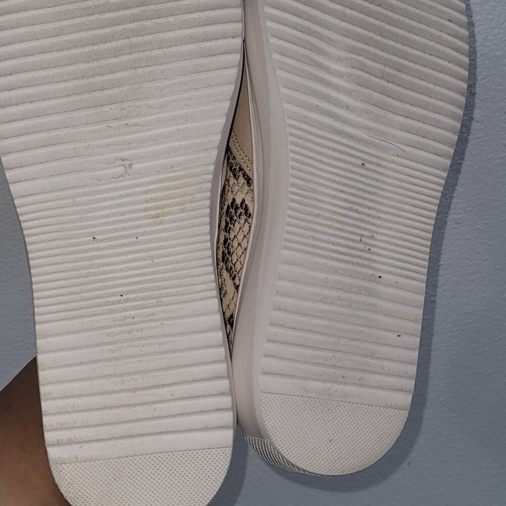 Shoes - Picture 4 of 4